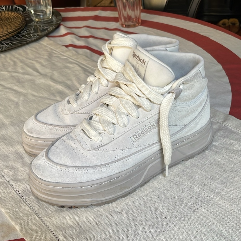 Reebok club club c geo mid womens platform white sneaker size 8 // 38.5